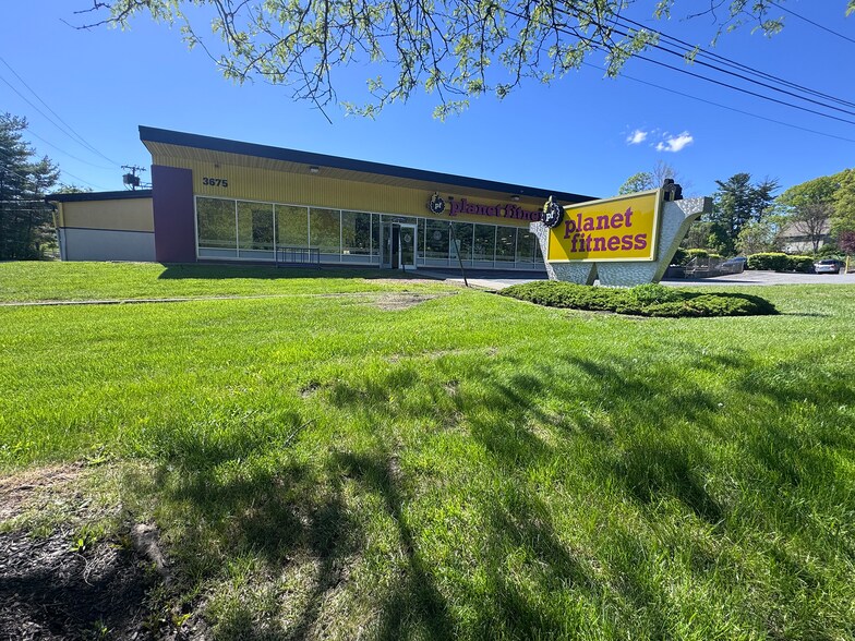 More Photos Of 3677 Albany Post Rd, Poughkeepsie Health Club For Sale
