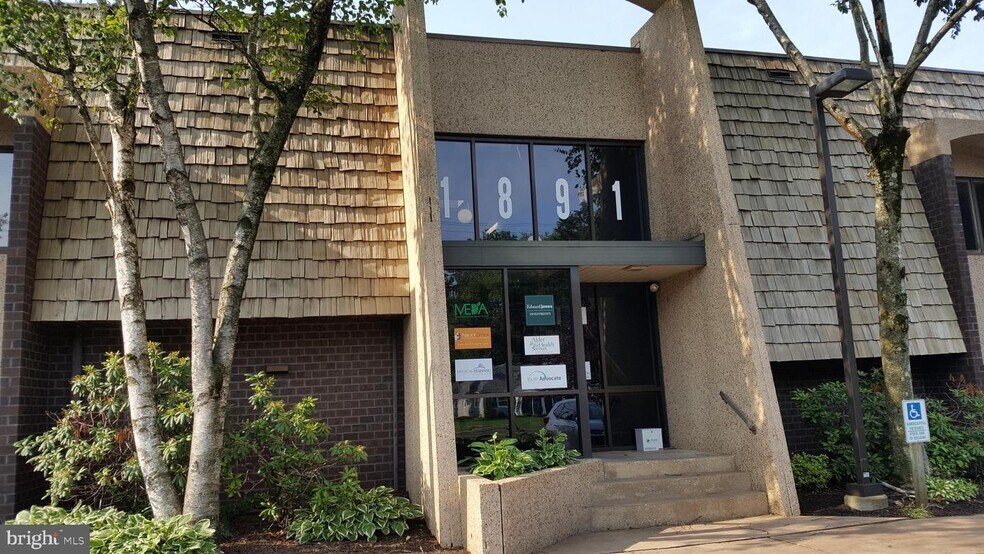 More Photos Of 1891 Santa Barbara Dr, Lancaster Loft Creative Space For Lease