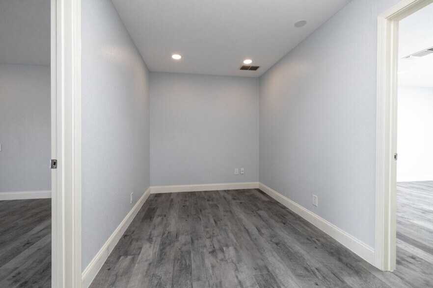 More Photos Of 2401 Garden Park Ct, Arlington Office Residential For Lease