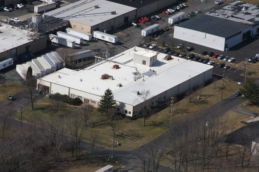 More Photos Of 200 Commerce Dr, Montgomeryville Warehouse For Lease