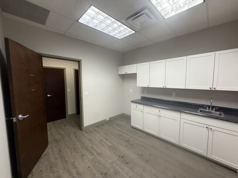 More Photos Of 6334 Philips Hwy, Jacksonville Light Distribution For Lease