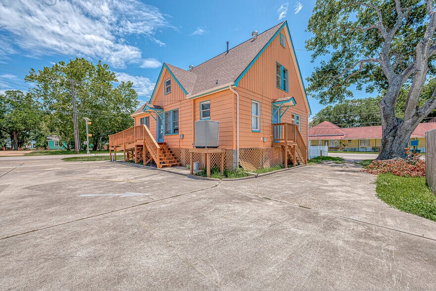 More Photos Of 1502 Main St, Seabrook Office Residential For Lease