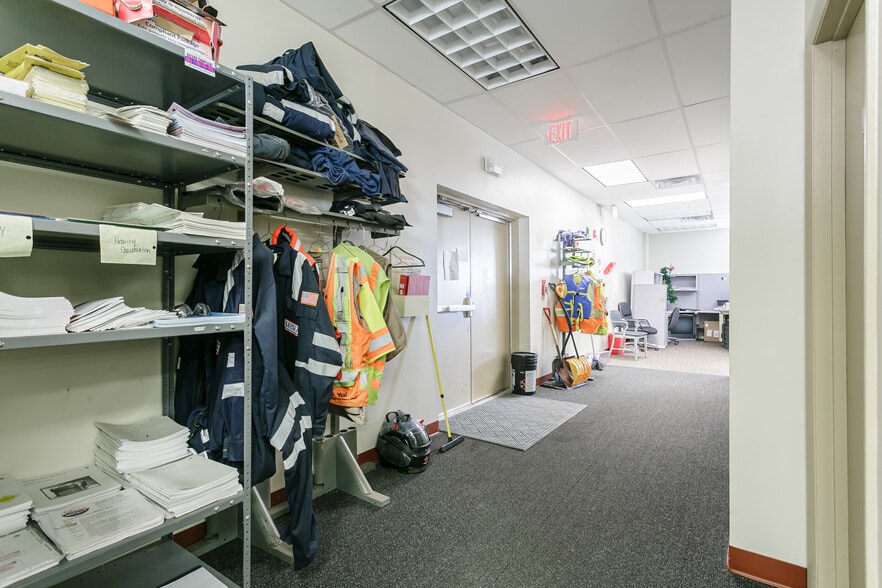 More Photos Of 636 W Washington St, Geneva Office For Sale