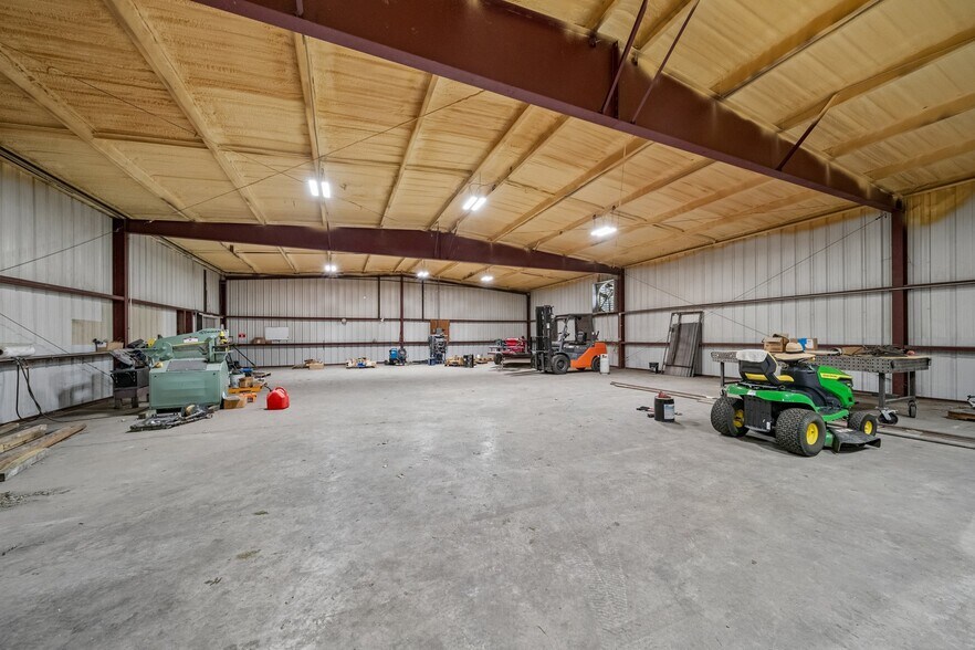 More Photos Of 1422 E Fairview Ave, Nowata Industrial For Sale
