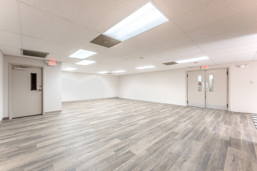 More Photos Of 1715 Stefko Blvd, Bethlehem Flex For Sale