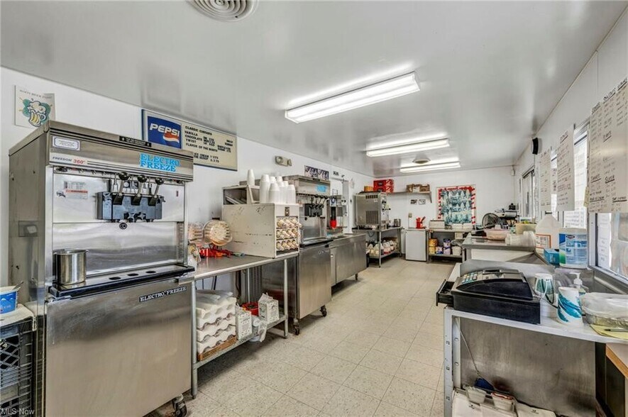 More Photos Of 499 E 260th St, Euclid Specialty For Sale