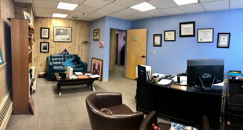 More Photos Of 1 Horseshoe Pond Ln, Concord Light Distribution For Sale