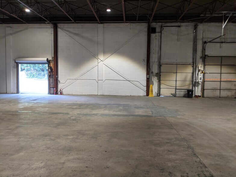 More Photos Of 300 N Sherman St, York Manufacturing For Lease