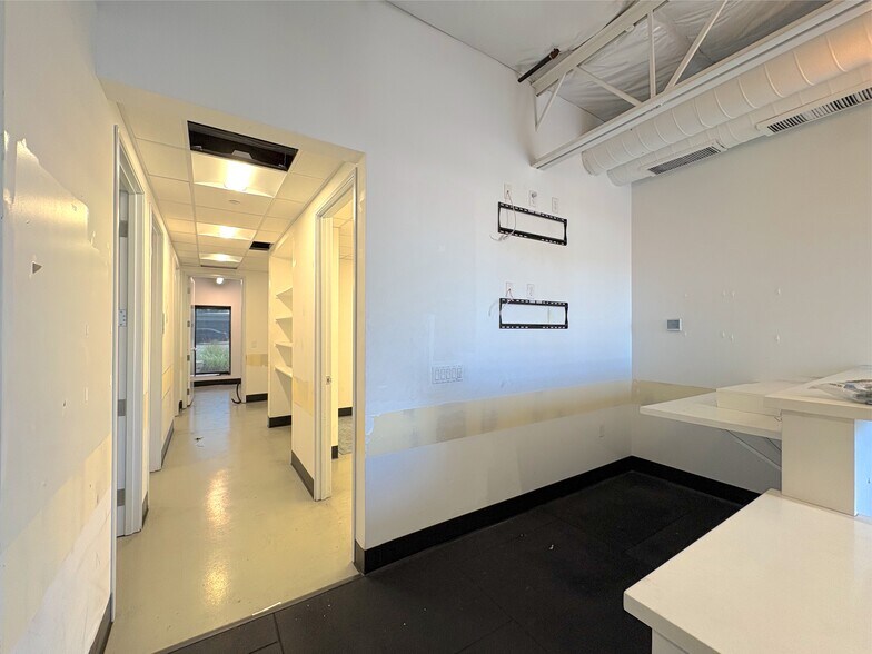 More Photos Of 3844 N 32nd St, Phoenix Storefront Retail Office For Lease