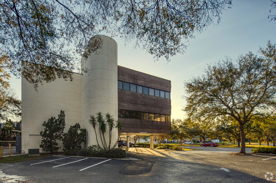 More Photos Of 3242 Henderson Blvd, Tampa Office For Lease