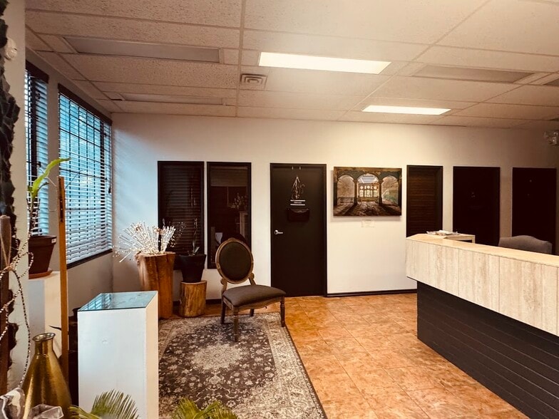 More Photos Of 3566 King George Blvd, Surrey Office For Lease