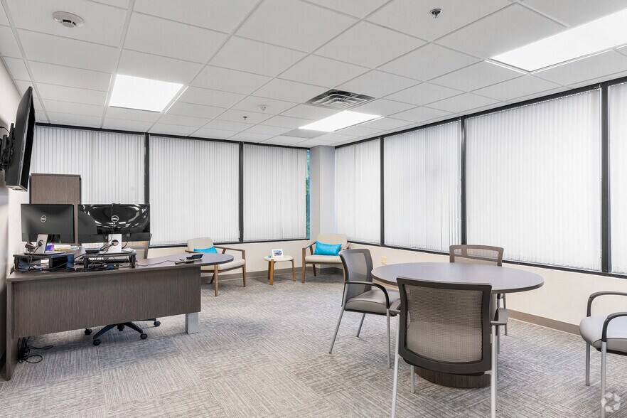 More Photos Of 609 W Johnson Ave, Cheshire Medical For Lease