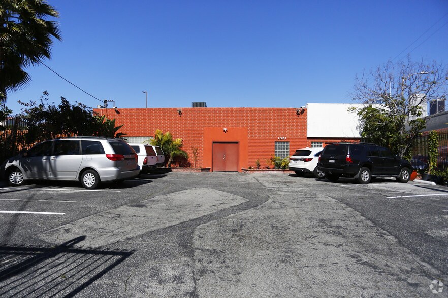 More Photos Of 1321 W 12th St, Los Angeles Light Manufacturing For Lease