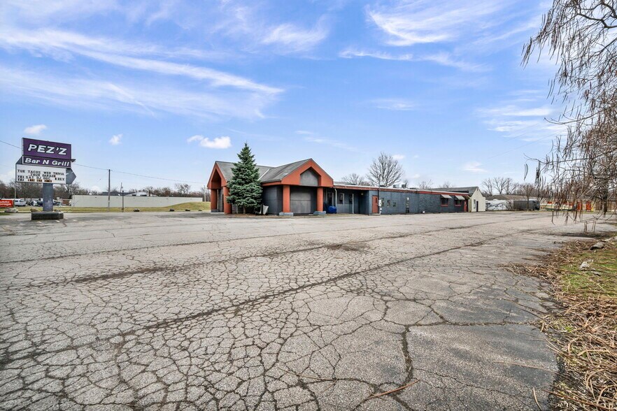 More Photos Of 5348 E Lake Rd, Sheffield Lake Restaurant For Sale