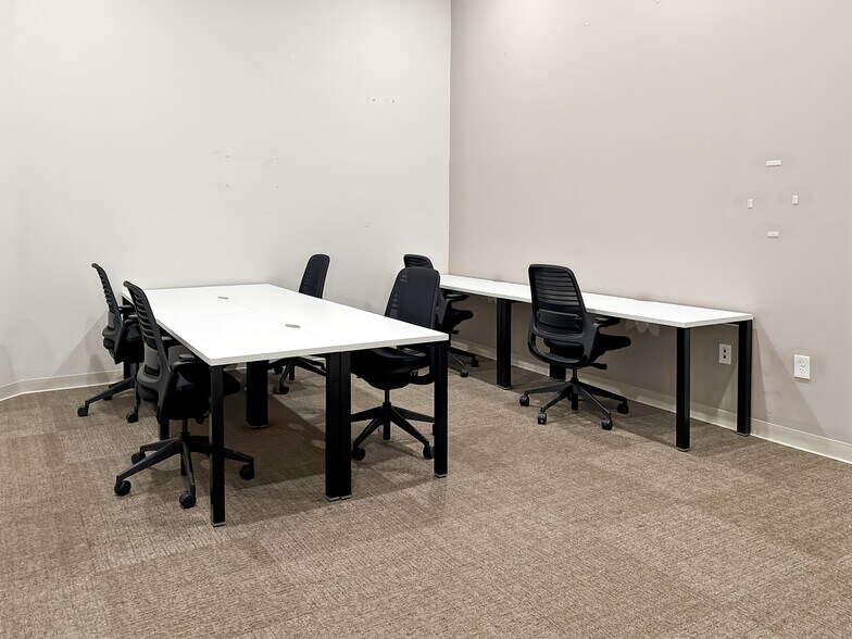 More Photos Of 890 W Elliot Rd, Gilbert Coworking Space