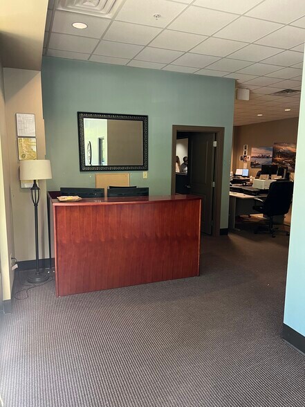 More Photos Of 547 Long Point Rd, Mount Pleasant Flex For Lease