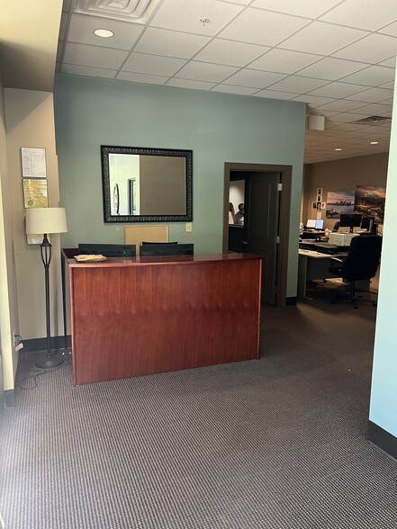 More Photos Of 547 Long Point Rd, Mount Pleasant Flex For Lease