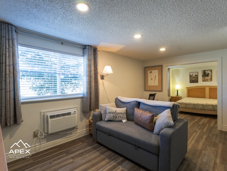 More Photos Of 339 Wasatch Rd, Evanston Hotel For Sale