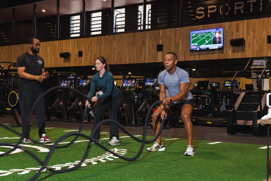 More Photos Of 200 S Broad St, Philadelphia Hotel For Lease