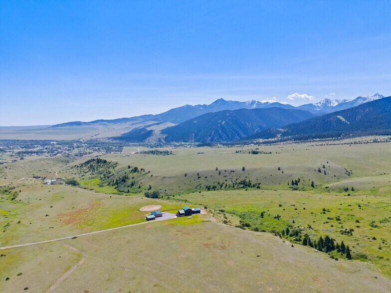 More Photos Of 29 Wineglass Loop S, Livingston Specialty For Sale