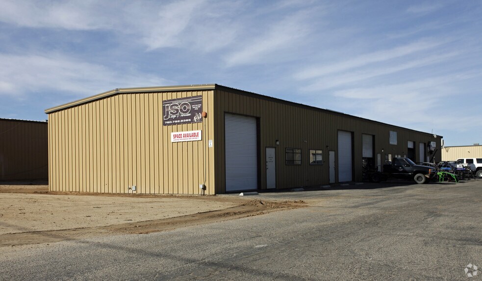 Primary Photo Of 17344 A Eucalyptus St, Hesperia Service For Lease