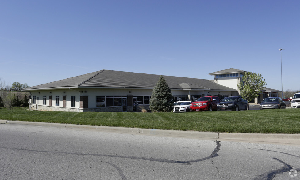 Primary Photo Of 6828-6852 Silverheel St, Shawnee Medical For Lease