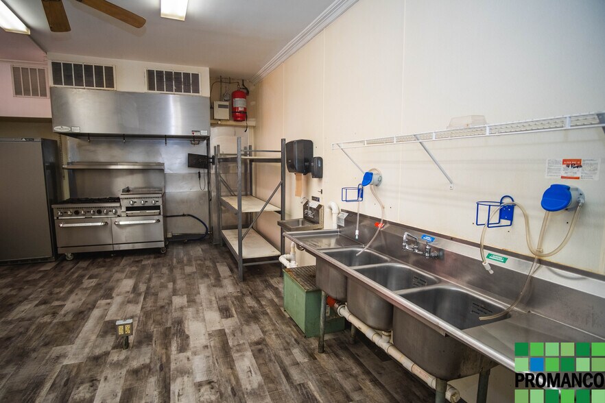 More Photos Of 114 Putnam St, Marietta Restaurant For Lease