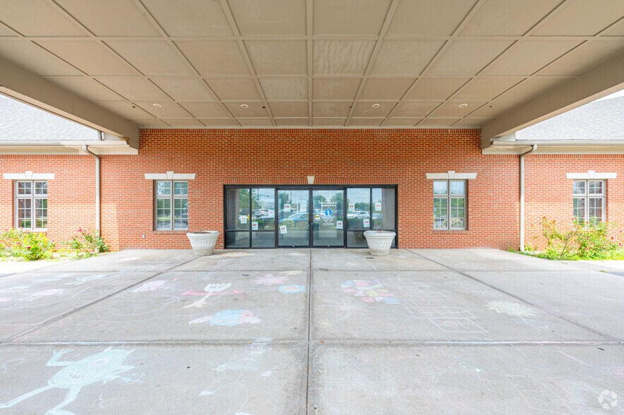 More Photos Of 1300 W Jefferson St, Franklin Office For Sale