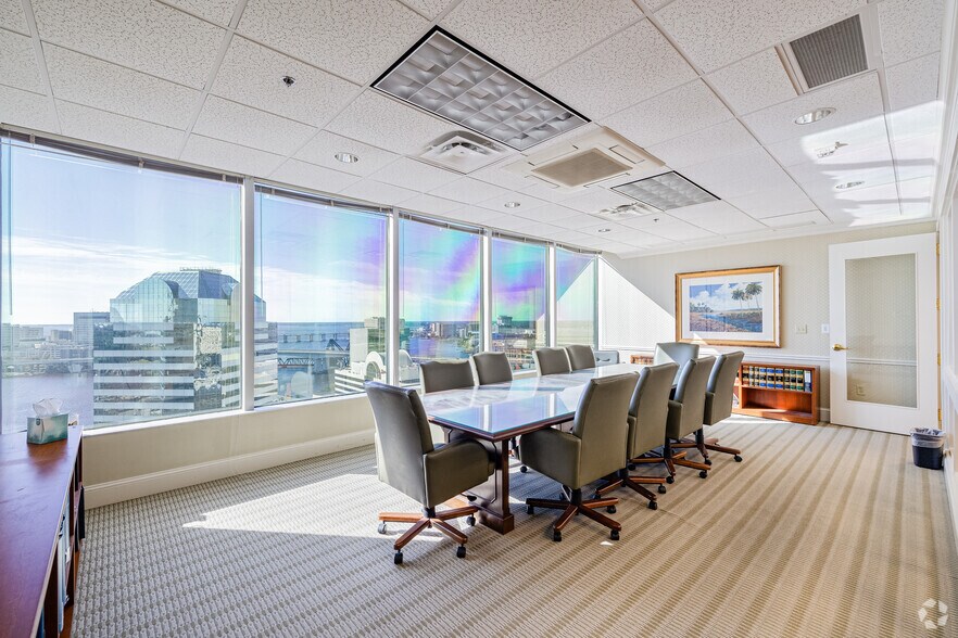 More Photos Of 200 W Forsyth St, Jacksonville Office For Lease