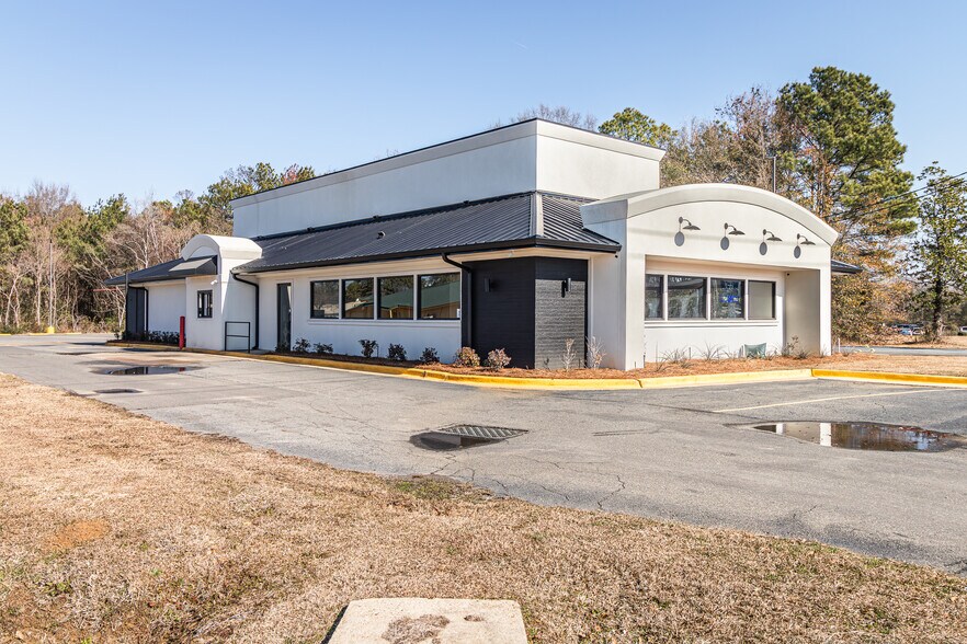 More Photos Of 2057 E Madison Ave, Bastrop Freestanding For Sale