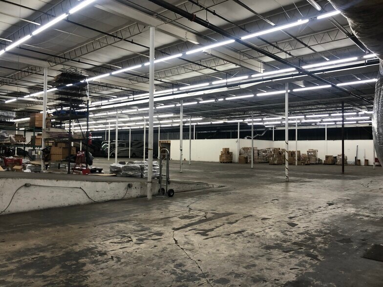 More Photos Of 5107 W University Blvd, Jacksonville Warehouse For Sale