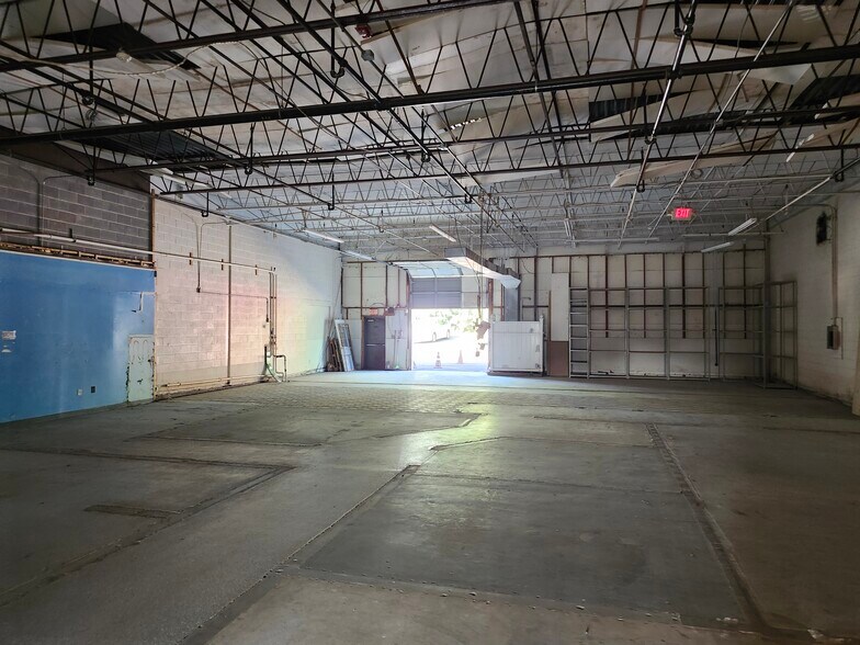 More Photos Of 252 Bethlehem Pike, Colmar Showroom For Lease