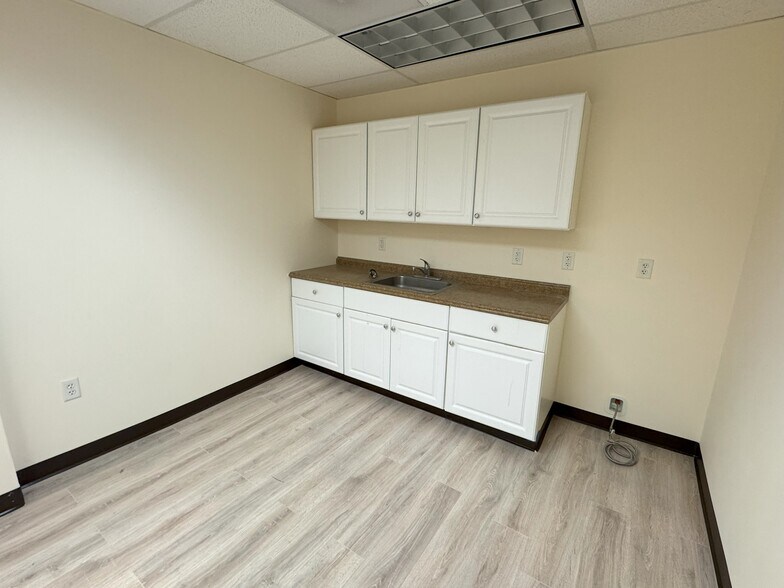 More Photos Of 4446-4450 Park Heights Ave, Baltimore Storefront For Lease