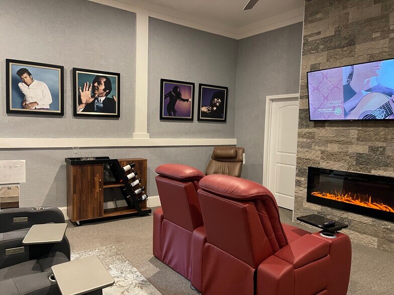 More Photos Of 29 Eglin Pky SE, Fort Walton Beach Freestanding For Sale