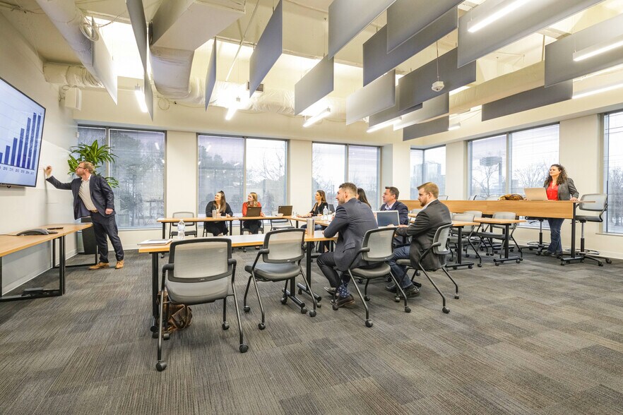 More Photos Of 121 Perimeter Ctr W, Atlanta Coworking Space