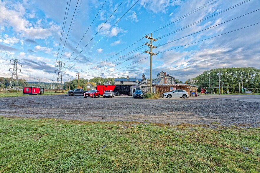 More Photos Of 671 Mariaville Rd, Schenectady Garden Center For Sale