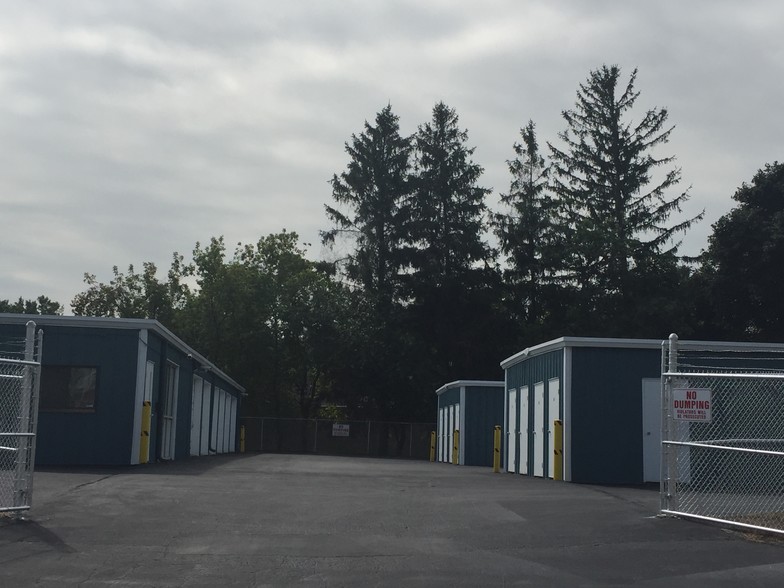 Primary Photo Of 3505 Lakeshore Dr, Saint Joseph Self Storage For Lease