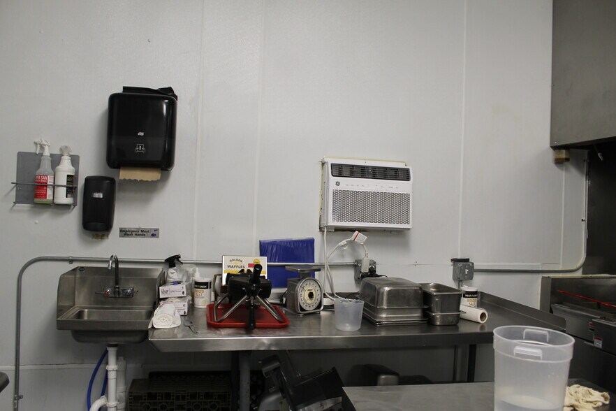 More Photos Of 145 S Main St, Saint Clair Storefront For Sale