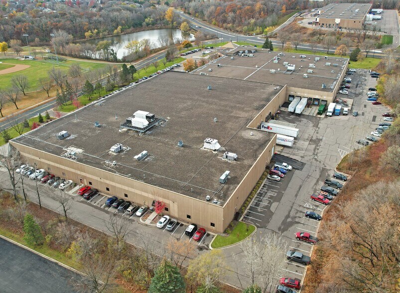 More Photos Of 950 Lake Dr, Chanhassen Manufacturing For Lease