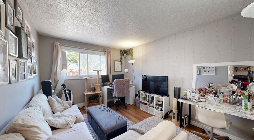 More Photos Of 184 Simcoe St, London Apartments For Sale