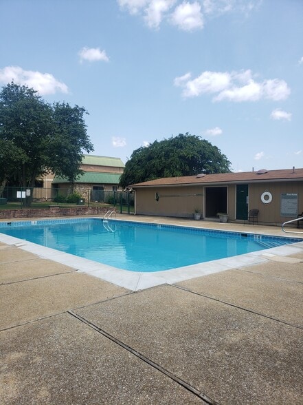 More Photos Of 2225 Golf Rd SW, Huntsville Apartments For Sale