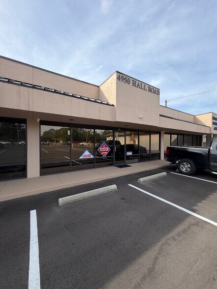 More Photos Of 4950 Hall Rd, Winter Park Office For Lease