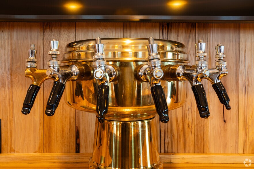 More Photos Of 2477 Bristol Rd, New Harbor Restaurant For Sale