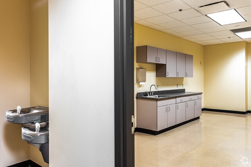 More Photos Of 1131 SW Winding Rd, Topeka Office For Sale