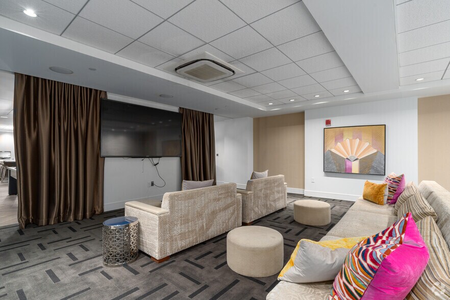 More Photos Of 1616-1618 Walnut St, Philadelphia Apartments For Lease