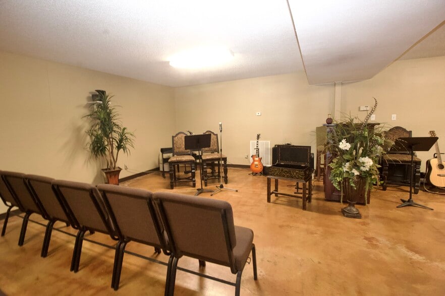 More Photos Of 2320 N Galveston Ave, Pearland Specialty For Sale