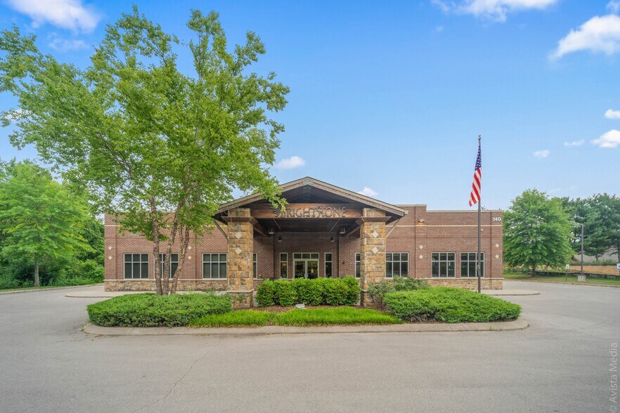 More Photos Of 140 SE Parkway Ct, Franklin Medical For Lease