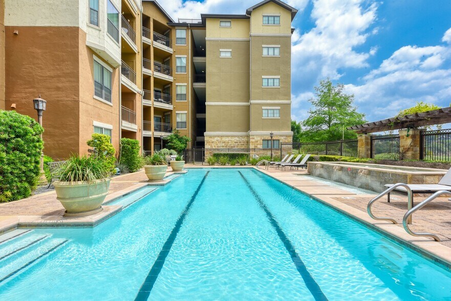 More Photos Of 300 E Basse Rd, San Antonio Apartments For Lease
