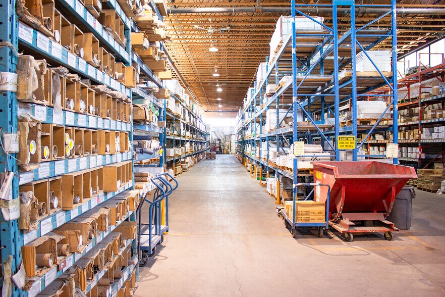 More Photos Of 936 42nd Ave SE, Calgary Warehouse For Sale