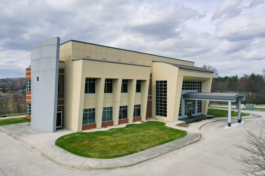 More Photos Of 200 City Hill Dr, London Medical For Lease